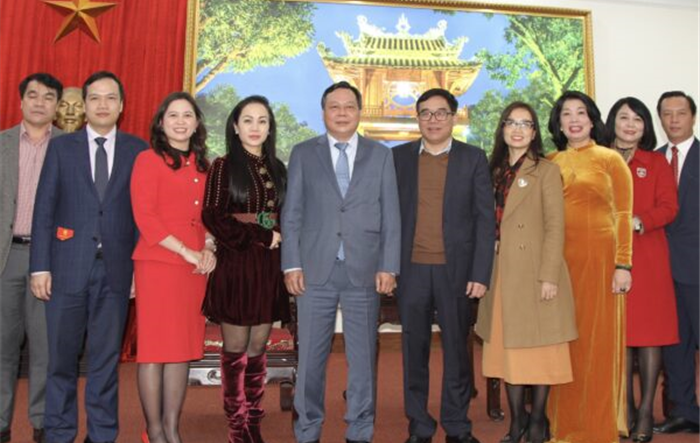Phó Bí thư Thành ủy Nguyễn Văn Phong thăm, chúc Tết cán bộ Sở Văn hóa và Thể thao Thành phố