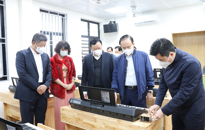 Chủ tịch HĐND Thành phố kiểm tra công tác chuẩn bị đón học sinh đến trường trở lại trên địa bàn quận Đống Đa