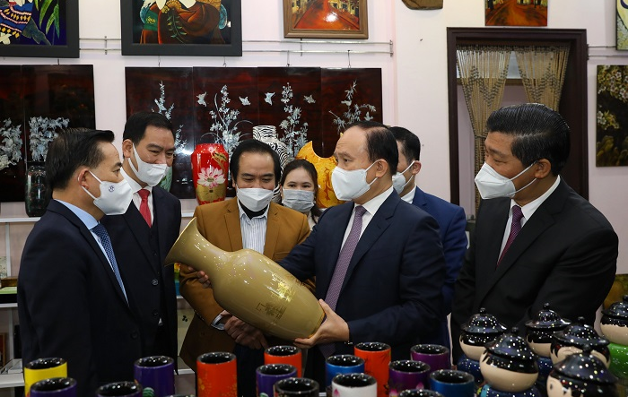 Chủ tịch HĐND Thành phố thăm, động viên sản xuất làng nghề tại huyện Thường Tín