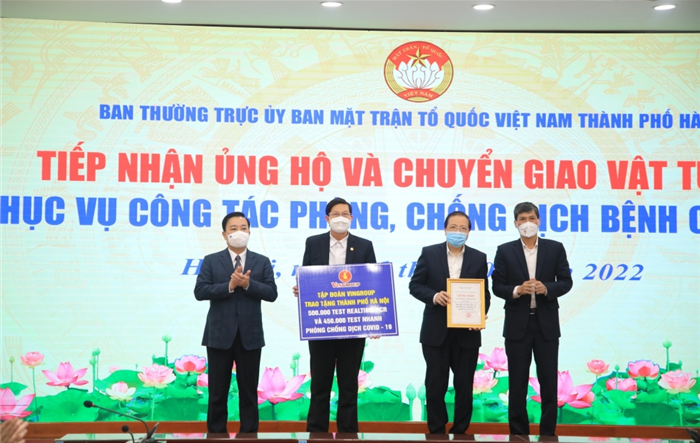 Uỷ ban Mặt trận Tổ quốc Việt Nam Thành phố: Tiếp nhận và chuyển giao vật tư y tế trị giá hơn 80 tỷ đồng phục vụ phòng, chống dịch Covid-19 