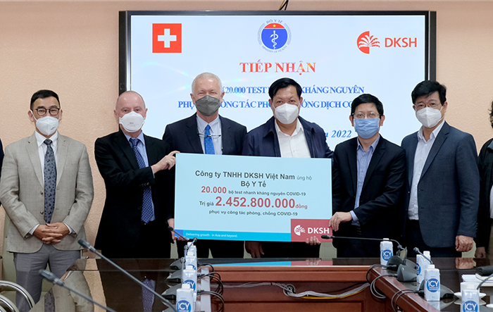 Bộ Y tế tiếp nhận tài trợ 20.000 bộ xét nghiệm nhanh Covid-19