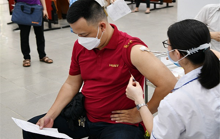 Quận Hai Bà Trưng: Tăng cường triển khai công tác tiêm chủng vắc xin Covid-19 cho người dân