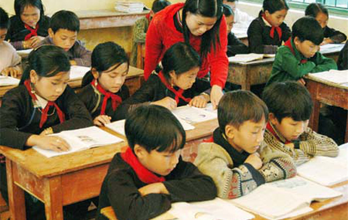 Điều chỉnh các chính sách về học bổng và hỗ trợ chi phí học tập cho học sinh, sinh viên là người dân tộc thiểu số