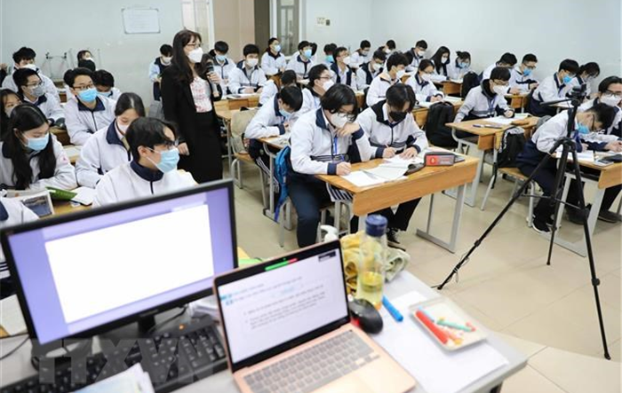 Triển khai thích ứng an toàn, linh hoạt, kiểm soát hiệu quả dịch Covid-19 trong việc tổ chức dạy học trực tiếp của các khối từ lớp 7 đến lớp 12 trong tình hình mới