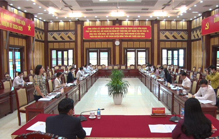 Chủ tịch Ủy ban MTTQ Thành phố Nguyễn Lan Hương làm việc với Ủy ban MTTQ huyện Ba Vì