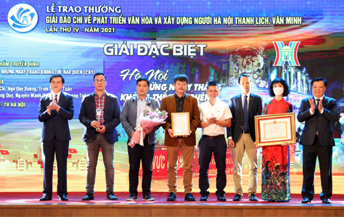 Trao thưởng 2 Giải Báo chí về xây dựng Đảng và phát triển văn hóa Thủ đô