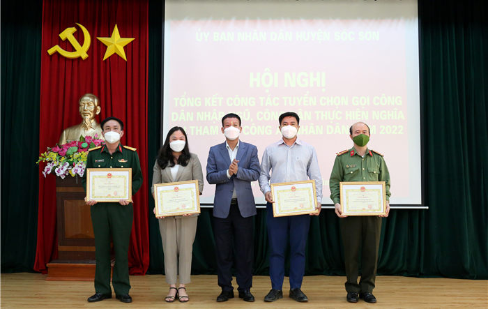 Huyện Sóc Sơn khen thưởng 14 tập thể và 23 cá nhân có thành tích xuất sắc trong công tác tuyển quân năm 2022