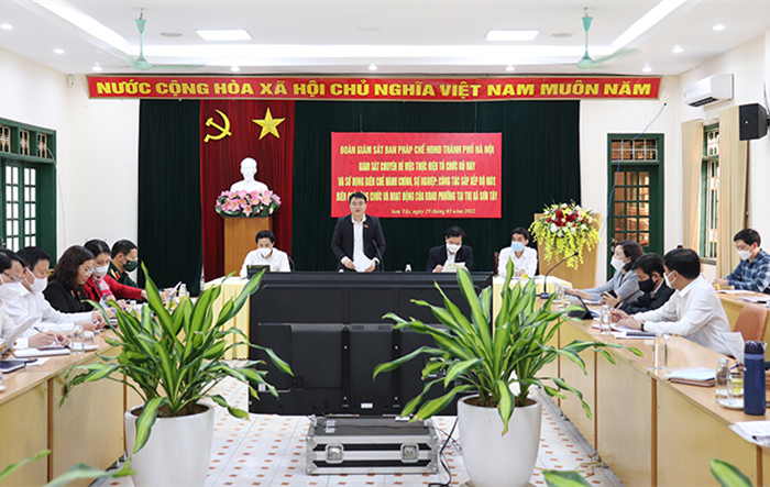 Giám sát việc thực hiện tổ chức bộ máy và sử dụng biên chế hành chính, sự nghiệp, công tác sắp xếp bộ máy, biên chế công chức