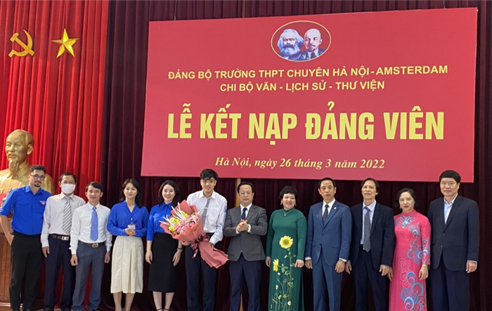 Lễ kết nạp Đảng viên cho Đoàn viên ưu tú vào Đảng Cộng sản Việt Nam