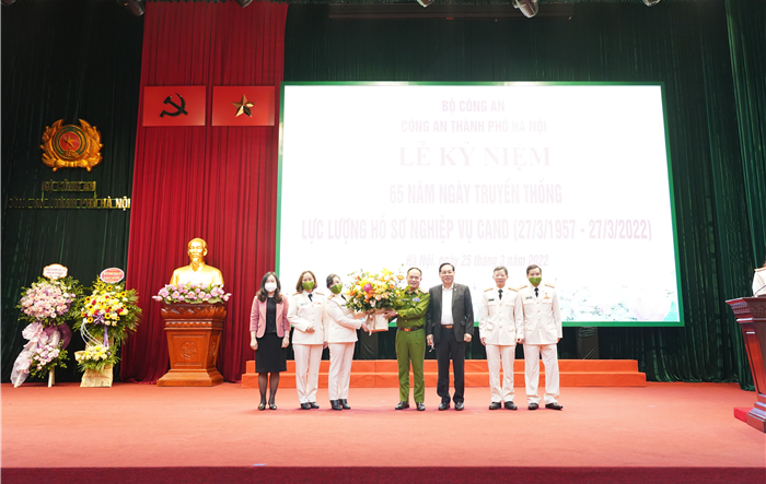 Tăng cường ứng dụng khoa học công nghệ trong công tác lưu trữ hồ sơ nghiệp vụ Công an nhân dân