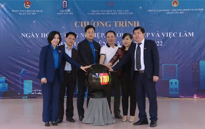 Khai mạc “Ngày hội hướng nghiệp, khởi nghiệp và giới thiệu việc làm cho đoàn viên, thanh niên quận Tây Hồ năm 2022”