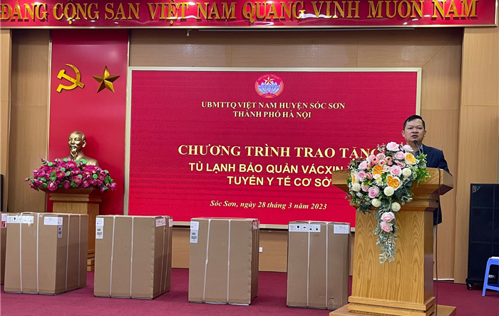 Sóc Sơn trao tặng 52 tủ lạnh bảo quản vắc xin cho trạm y tế 26 xã, thị trấn trên địa bàn 