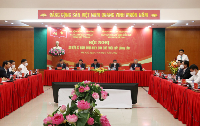 Tiếp tục nâng cao hiệu quả công tác nội chính, phòng, chống tham nhũng tiêu cực