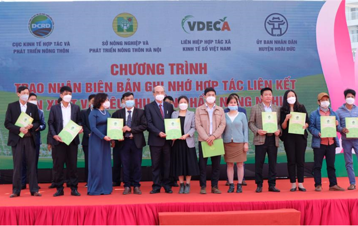 Ký kết hợp đồng liên kết tiêu thụ nông sản, thực phẩm giữa các doanh nghiệp và hợp tác xã trên địa bàn Thành phố