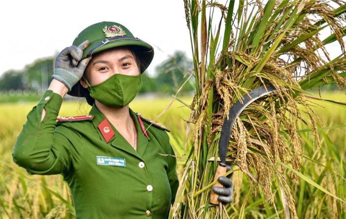 Nữ chiến sỹ công an hết mình vì cộng đồng