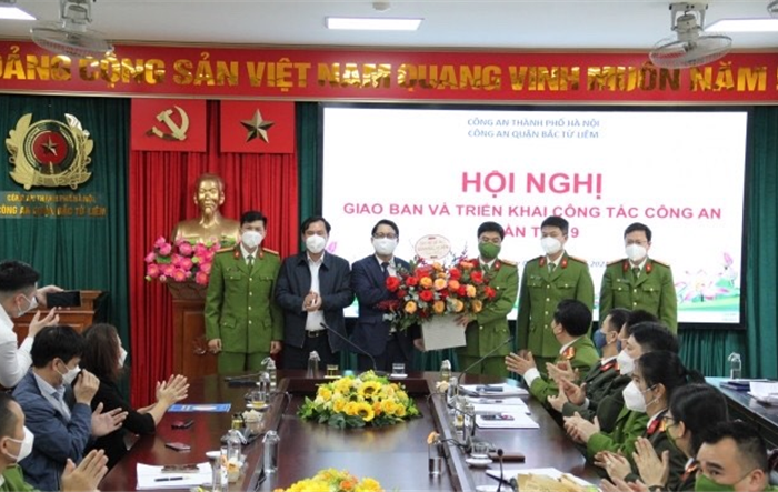 Bí thư Quận ủy Bắc Từ Liêm chúc mừng chiến công của Công an Quận 