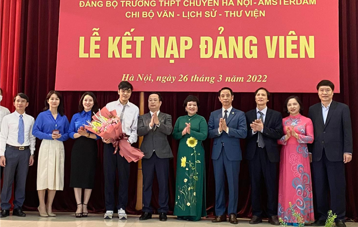Quyết tâm tạo bước đột phá nâng cao chất lượng đảng viên