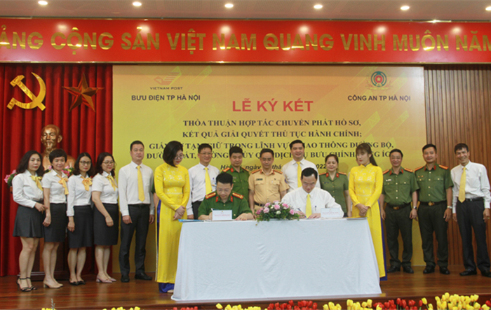 Lễ ký kết thỏa thuận hợp tác chuyển phát hồ sơ, kết quả giải quyết thủ tục hành chính