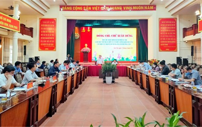 Phó Chủ tịch UBND Thành phố Chữ Xuân Dũng làm việc với thị xã Sơn Tây về phương hướng đầu tư, bảo tồn và phát huy giá trị di tích Làng cổ ở Đường Lâm