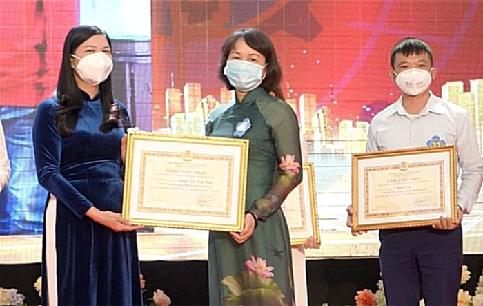 Biểu dương “Gia đình công nhân, viên chức, lao động Thủ đô tiêu biểu” năm 2022
