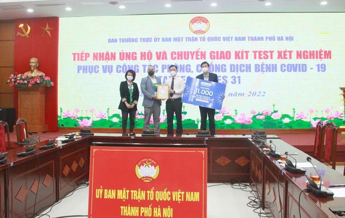 Tiếp nhận ủng hộ và chuyển giao kít test xét nghiệm phục vụ công tác phòng, chống dịch bệnh Covid-19 tại SEA Games 31