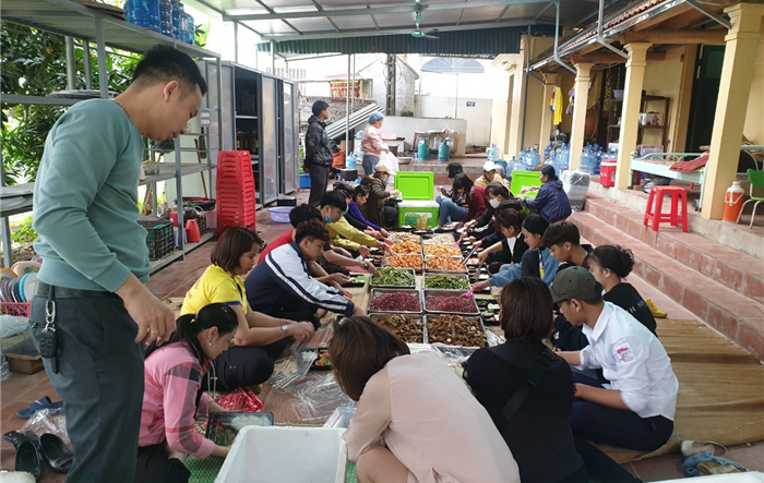 “Bếp cơm nghĩa tình đỏ lửa”