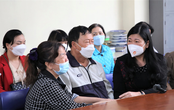 Lãnh đạo Uỷ ban Mặt trận Tổ quốc Thành phố, UBND thành phố Hà Nội thăm, động viên gia đình nạn nhân trong vụ cháy tại phường Kim Liên