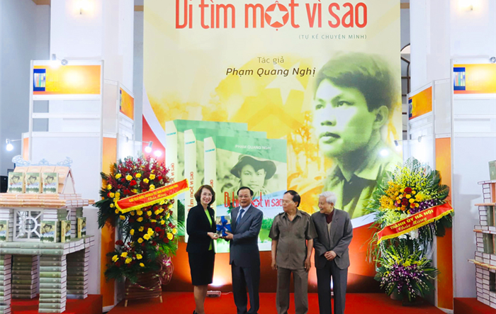 Ra cuốn tự truyện “Đi tìm một vì sao”