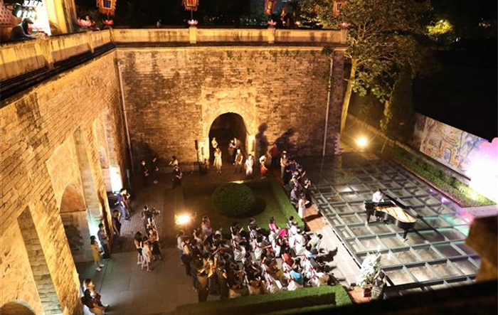 Hấp dẫn Tour du lịch đêm “Giải mã Hoàng thành Thăng Long” 