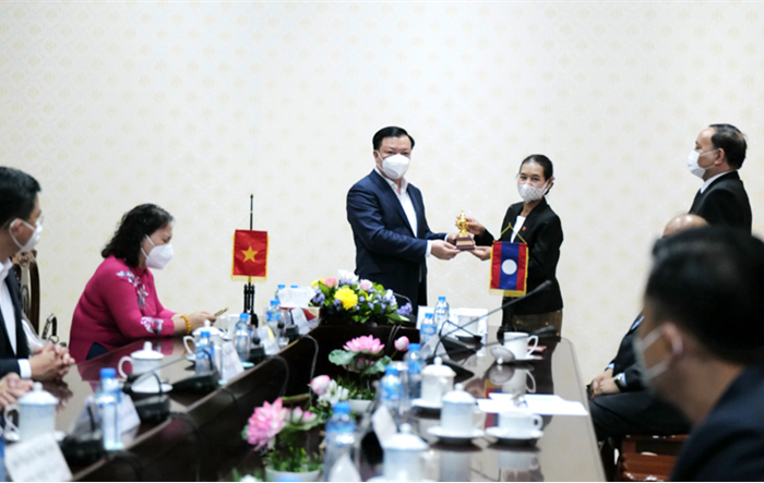 Đoàn đại biểu cấp cao thành phố Hà Nội thăm Học viện Tài chính – Kế toán Lào