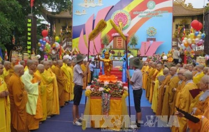 Phê phán những quan điểm sai trái về tự do tôn giáo ở Việt Nam