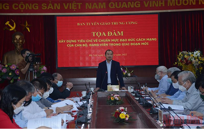 Xây dựng tiêu chí về chuẩn mực đạo đức cách mạng của cán bộ, đảng viên