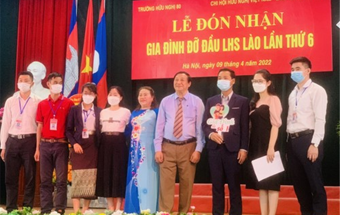 Chương trình lưu học sinh Lào nhận gia đình đỡ đầu