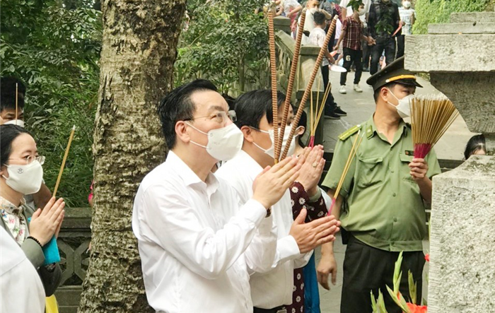 Đoàn đại biểu thành phố Hà Nội dâng hương tưởng niệm các Vua Hùng