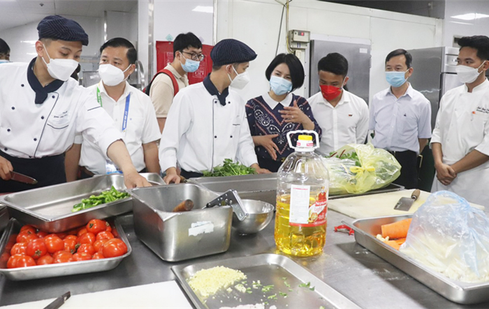 Sở Y tế Hà Nội kiểm tra công tác bảo đảm an toàn thực phẩm và công tác đáp ứng y tế tại các khách sạn phục vụ SEA Games 31