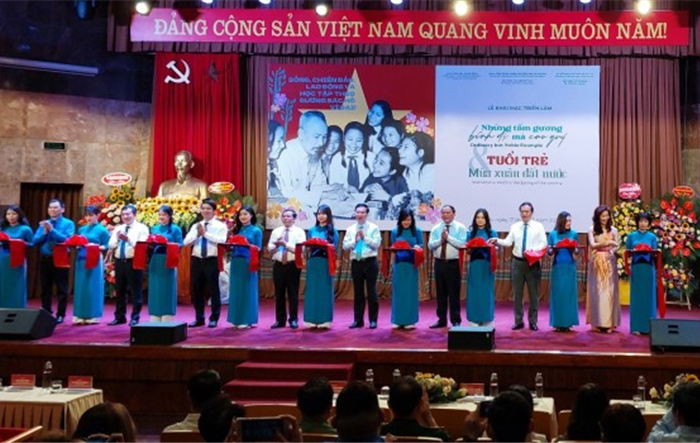 Khai mạc Trưng bày chuyên đề “Tuổi trẻ - mùa xuân đất nước”