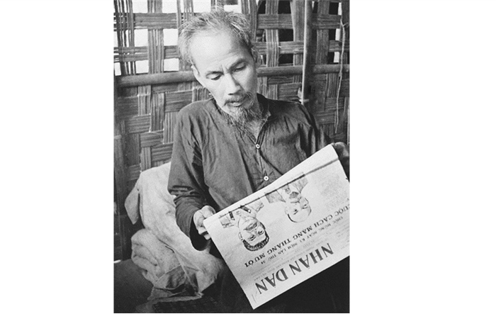 Kỷ niệm 132 năm ngày sinh Chủ tịch Hồ Chí Minh (19/5/1890 - 19/5/2022): Bác Hồ với việc đọc sách báo