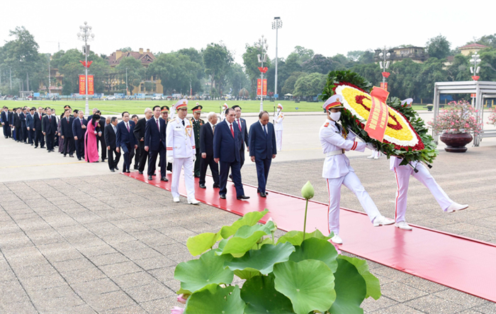 Lãnh đạo Đảng, Nhà nước và thành phố Hà Nội vào Lăng viếng Chủ tịch Hồ Chí Minh