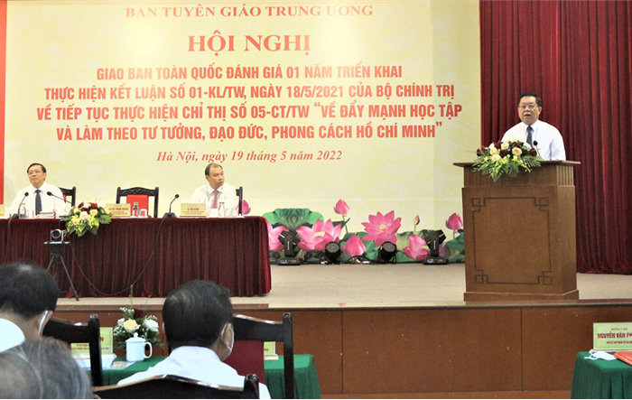 Phát huy vai trò, trách nhiệm nêu gương của cán bộ, đảng viên  trong học tập, làm theo Bác
