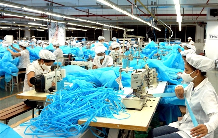 Tăng cường các biện pháp hỗ trợ người lao động, người sử dụng lao động, phát triển thị trường lao động, đảm bảo an sinh xã hội
