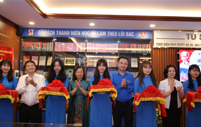 Lễ ra mắt Tủ sách “Thanh niên học và làm theo lời Bác”
