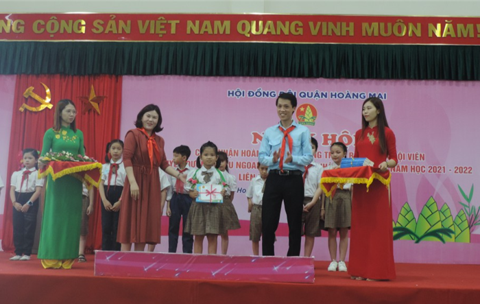 Ngày hội “Công nhận hoàn thành chương trình “Rèn luyện đội viên” và tuyên dương “Cháu ngoan Bác Hồ - Chủ nhân Thăng Long” 