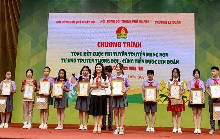 Liên hoan tuyên truyền măng non "Tự hào truyền thống Đội - Cùng tiến bước lên Đoàn"