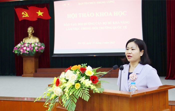 Đào tạo, bồi dưỡng cán bộ có đủ khả năng làm việc trong môi trường hội nhập quốc tế
