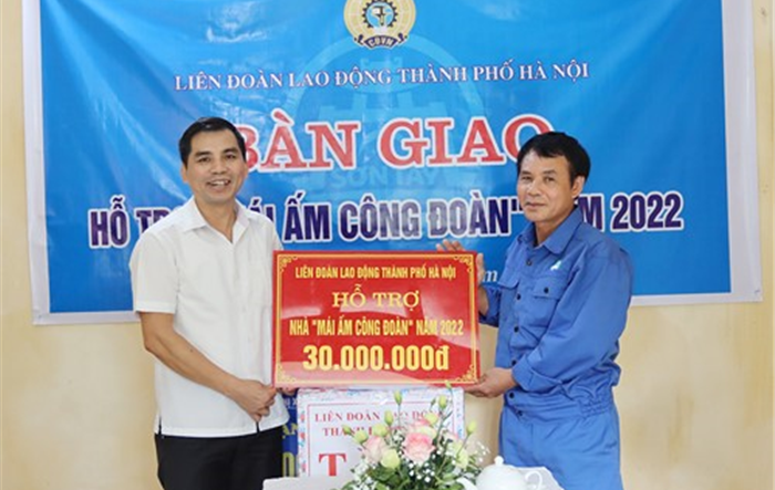 Liên đoàn Lao động Thành phố bàn giao nhà “Mái ấm Công đoàn” cho đoàn viên khó khăn