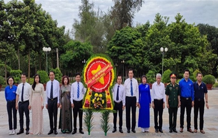 Đoàn Đại biểu thành phố Hà Nội viếng Nghĩa trang Liệt sĩ Tân Biên nhân kỷ niệm 75 năm Ngày Thương binh - Liệt sĩ 