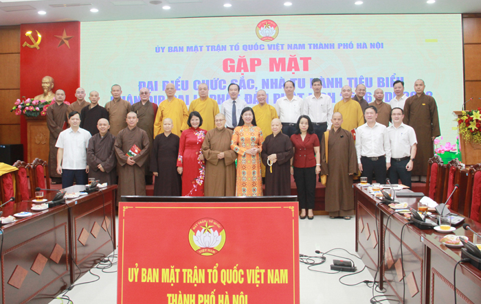 Gặp mặt đại biểu chức sắc, nhà tu hành tiêu biểu nhân dịp Đại lễ Phật đản Phật lịch 2566-Dương lịch 2022