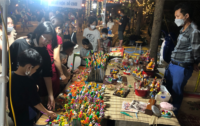 Tái khởi động phố đi bộ Trịnh Công Sơn, quận Tây Hồ
