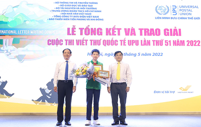 Học sinh lớp 9 ở quận Ba Đình (Hà Nội) đoạt giải Nhất viết thư quốc tế UPU 2022