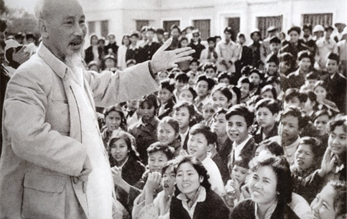 Vận dụng tư tưởng Hồ Chí Minh “Đảng là đạo đức, là văn minh” trong xây dựng đạo đức cách mạng cán bộ, đảng viên